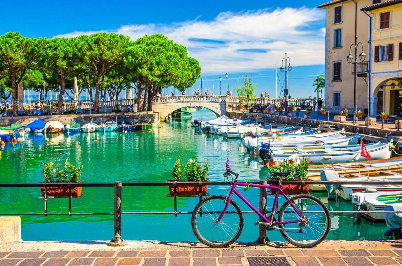 -Centrale- Terrazza Sul Lago, La Brezza Del Garda デセンツァーノ・デル・ガルダ 0*,