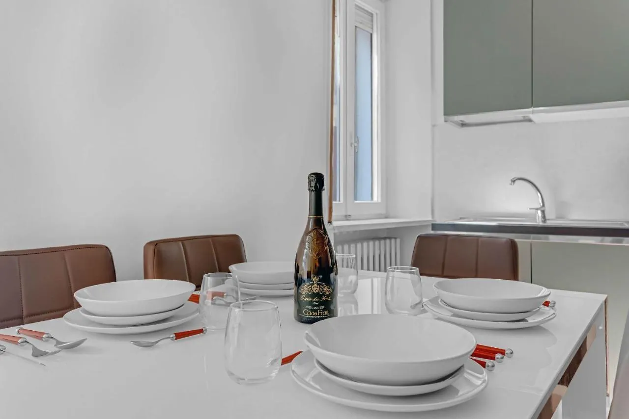 -Centrale- Terrazza Sul Lago, La Brezza Del Garda デセンツァーノ・デル・ガルダ 別荘