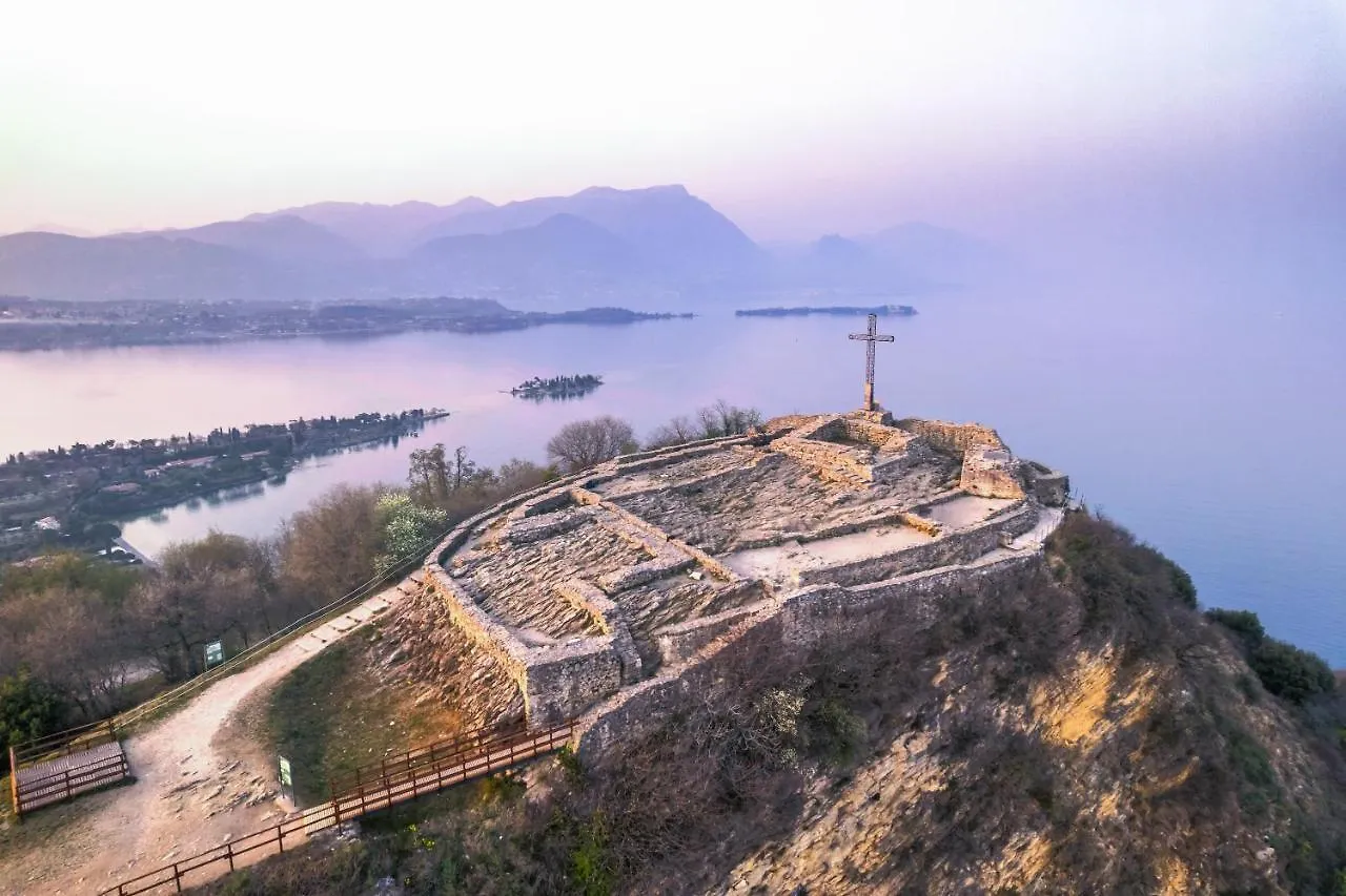-Centrale- Terrazza Sul Lago, La Brezza Del Garda デセンツァーノ・デル・ガルダ
