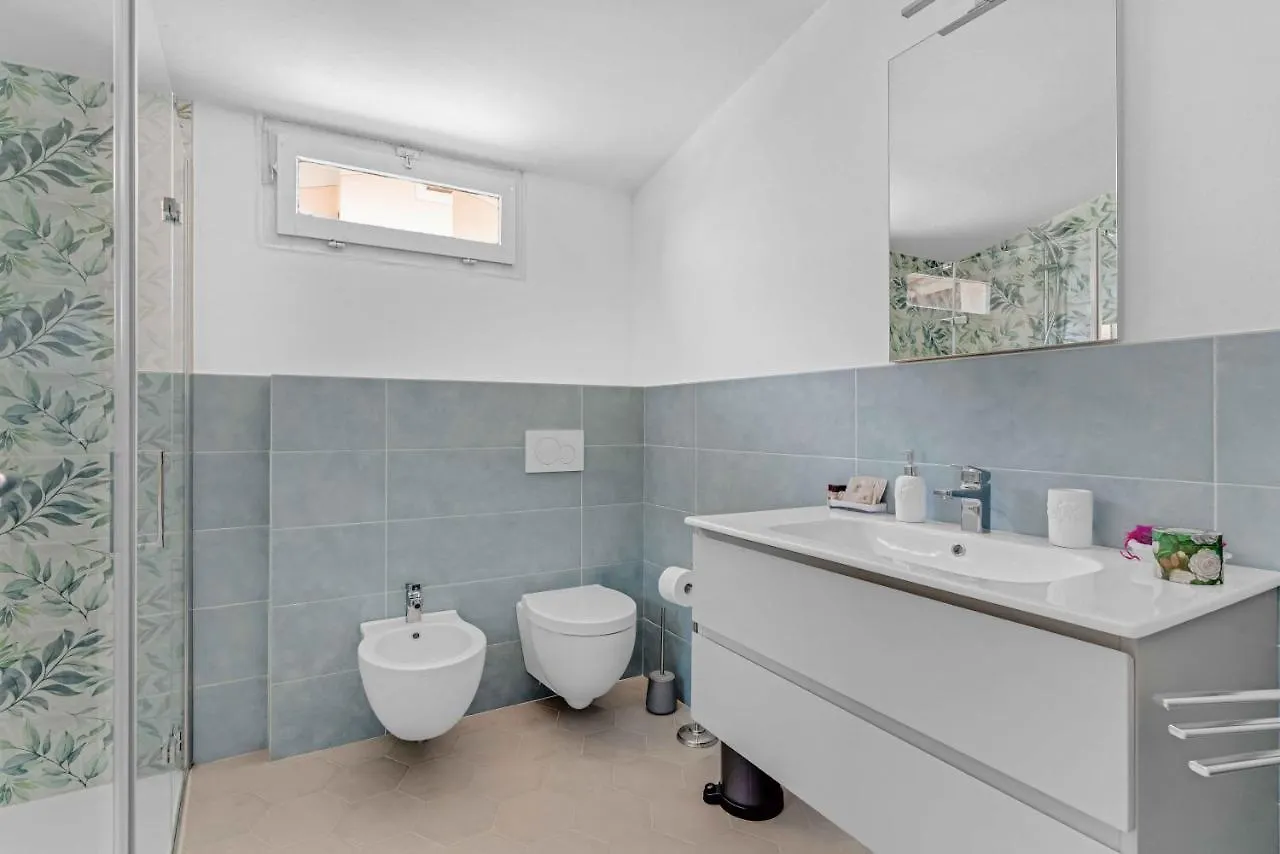 -Centrale- Terrazza Sul Lago, La Brezza Del Garda デセンツァーノ・デル・ガルダ 0*,